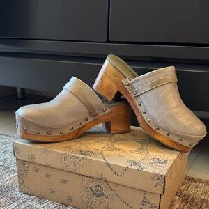 Free People Taupe Leather Clogs with Wooden Heel size 38.5 (us. 8)